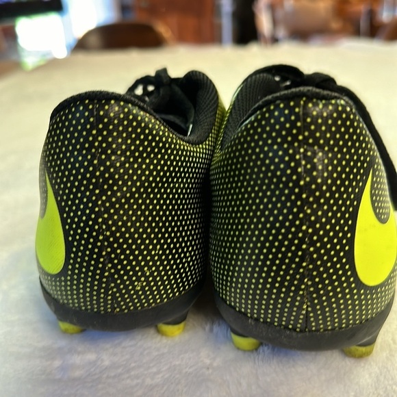 Nike Bravata Neon Yellow/Black Soccer Cleats Youth 4, 4.5 Preowned - Picture 8 of 12